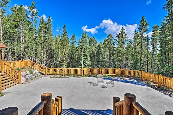 Expansive Alma Cabin w / Hot Tub & Mountain Views!
