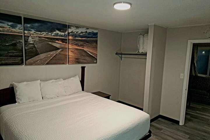 Room 8 of 25