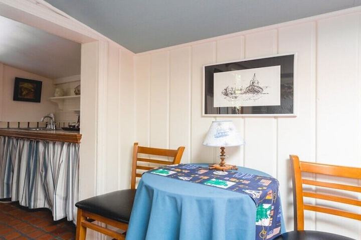 Room 17 of 36