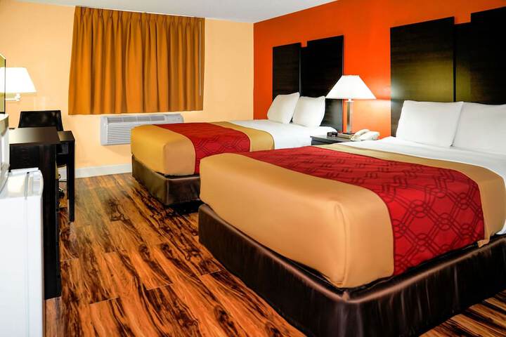 Room 6 of 8