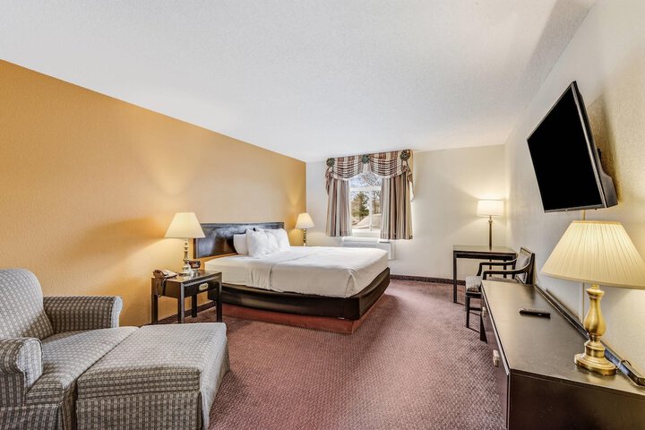 Econo Lodge Whitehall near Michigans Adventure