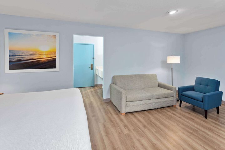 Room 20 of 28