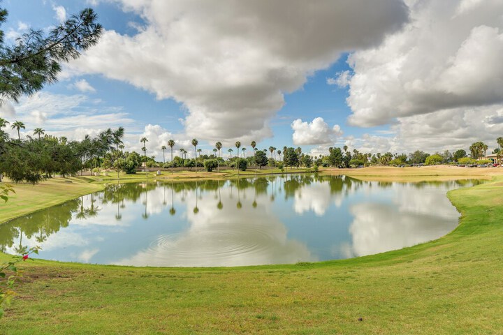 Pool & Golf Course Views: Family Home in Gilbert