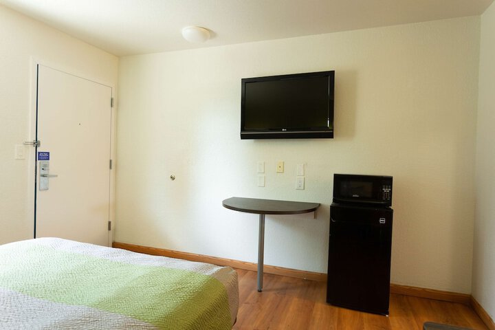 Room 25 of 34