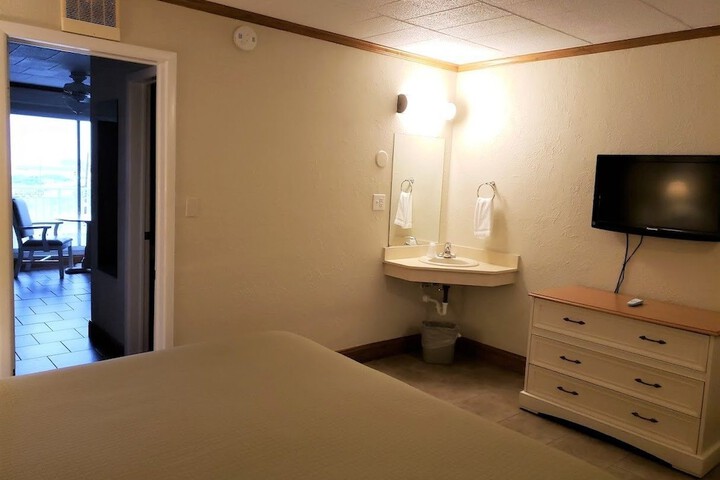 Room 24 of 33