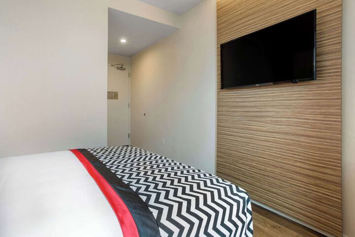 Room 49 of 66