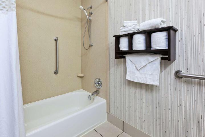 Room 17 of 27