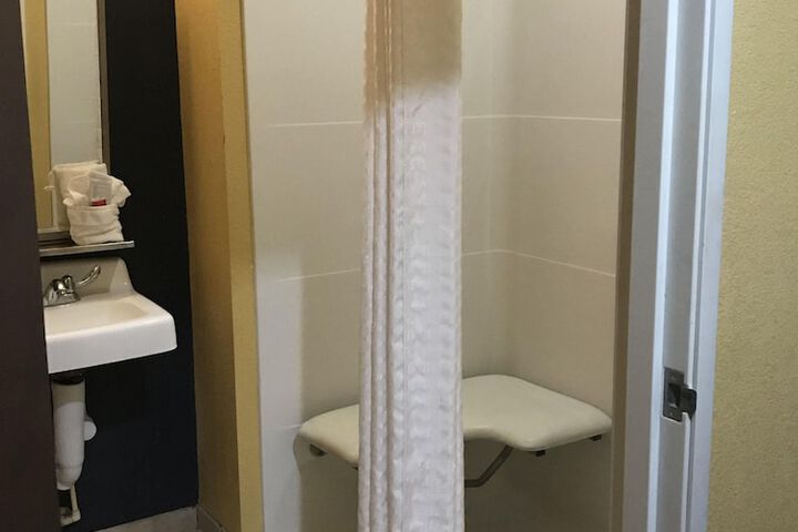 Room 16 of 66