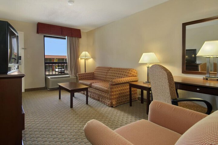 Room 10 of 28
