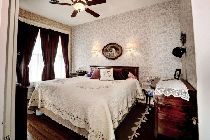Room 18 of 46