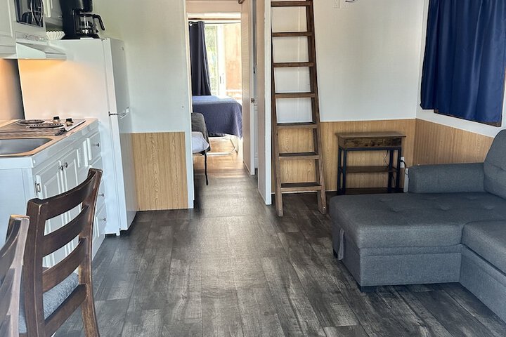 Room 17 of 38