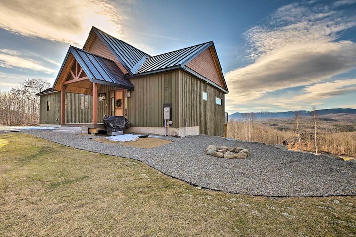 Secluded Kingfield Abode w / Idyllic Mtn Views