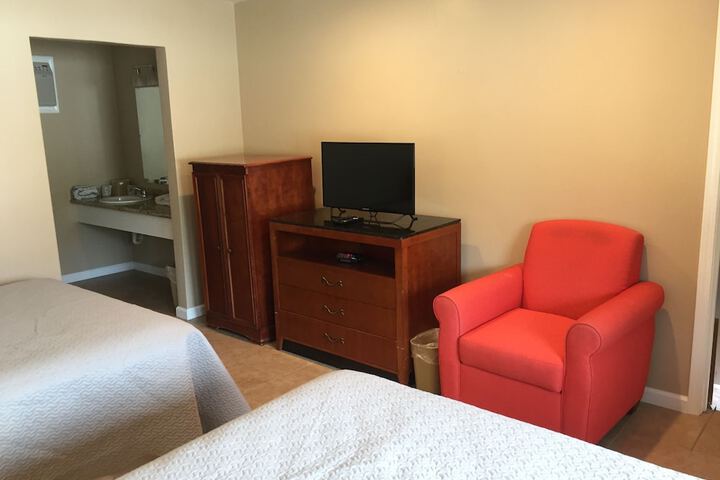 Holiday Lodge