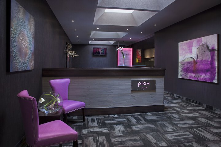 Lounge 37 of 42
