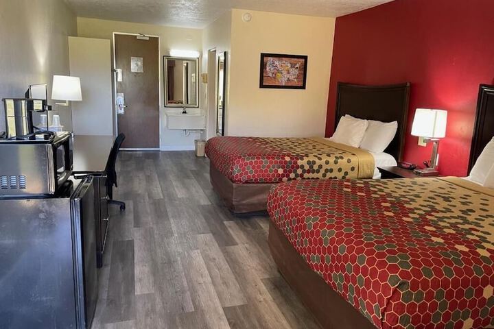 Perry Inn & Suites National Fairground I 75