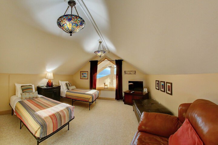 Room 47 of 183