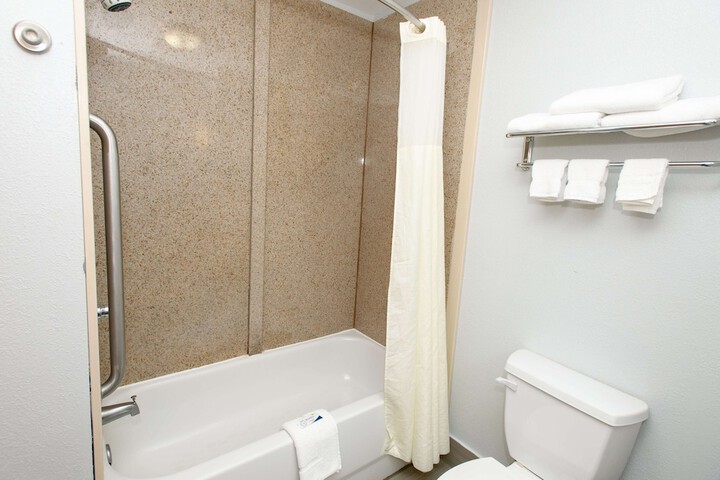 Room 9 of 26