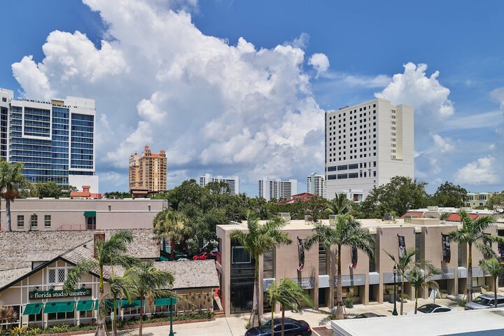 Art Ovation Hotel Autograph Collection