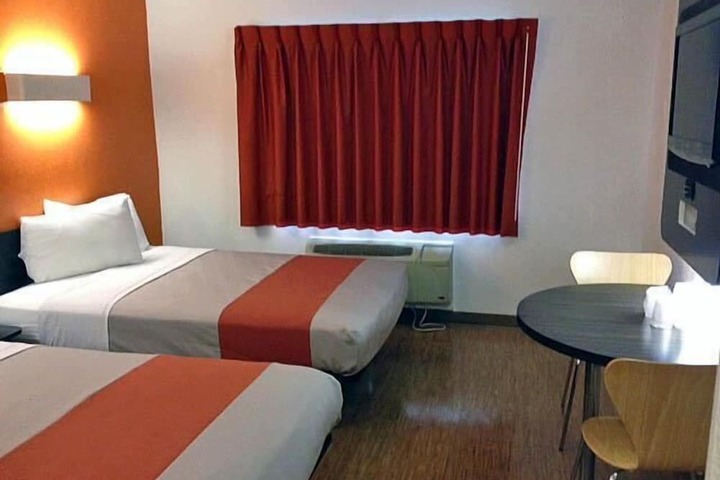 Motel 6 Palatine IL - Chicago Northwest