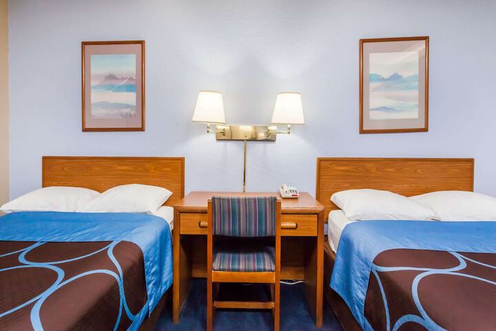 Room 13 of 52