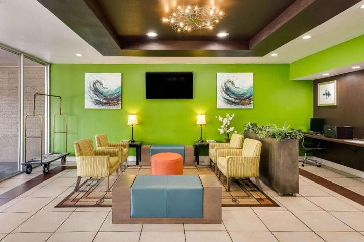 Clarion Inn & Suites Russellville I-40
