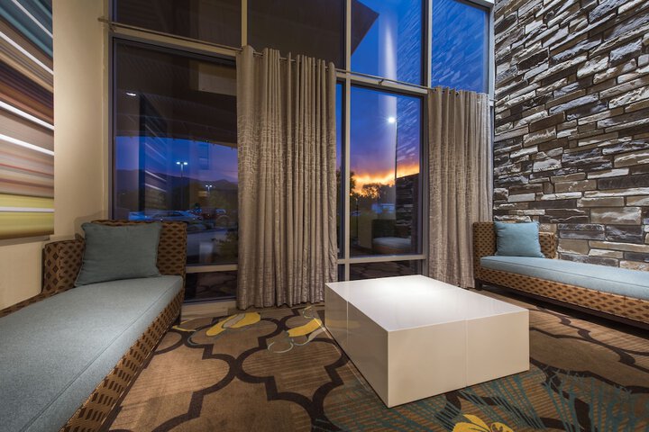 Hotel 5 of 105