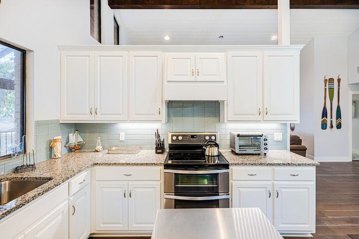 Lake LBJ Waterfront Family-friendly Retreat!