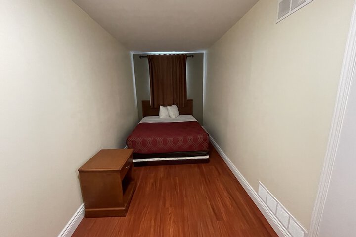 Room 16 of 31
