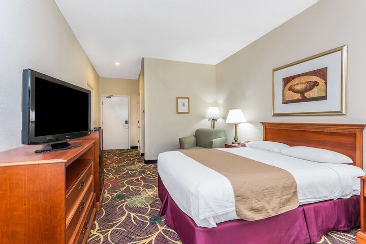 Room 12 of 19
