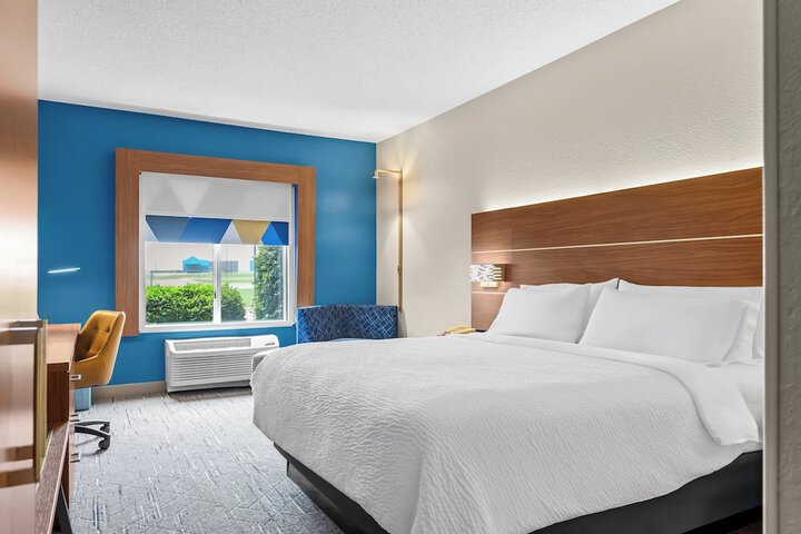 Holiday Inn Express & Suites Vandalia by IHG