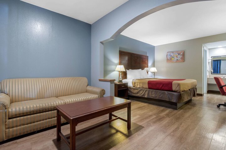 Room 28 of 32