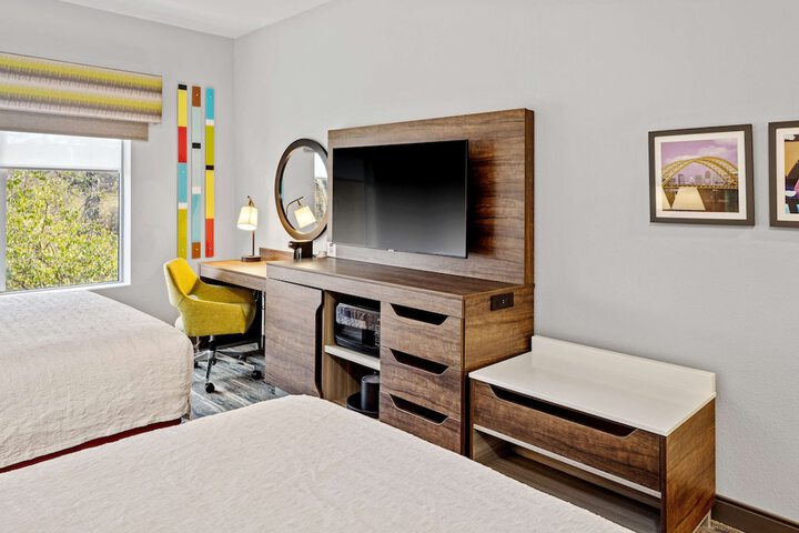 Room 15 of 40