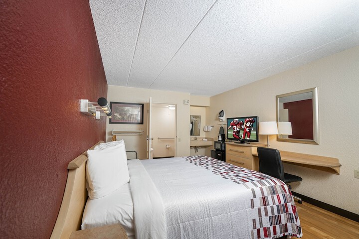 Red Roof Inn Detroit - Roseville / St. Clair Shores