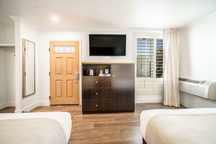 Room 28 of 40