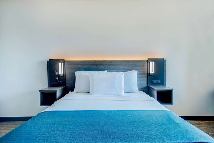 Room 14 of 30