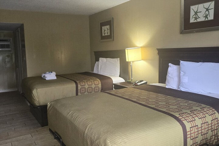 Room 11 of 14
