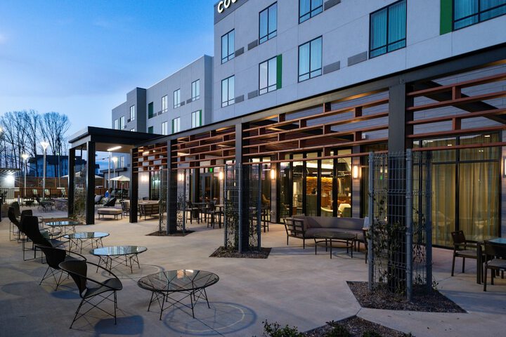 Hotel Exterior 56 of 59
