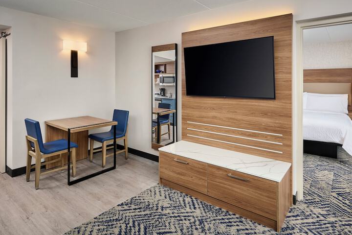Candlewood Suites Burlington Conference Centre by IHG