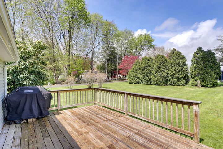 Charming Old Saybrook Home: Half-mi to Sand & Sea!