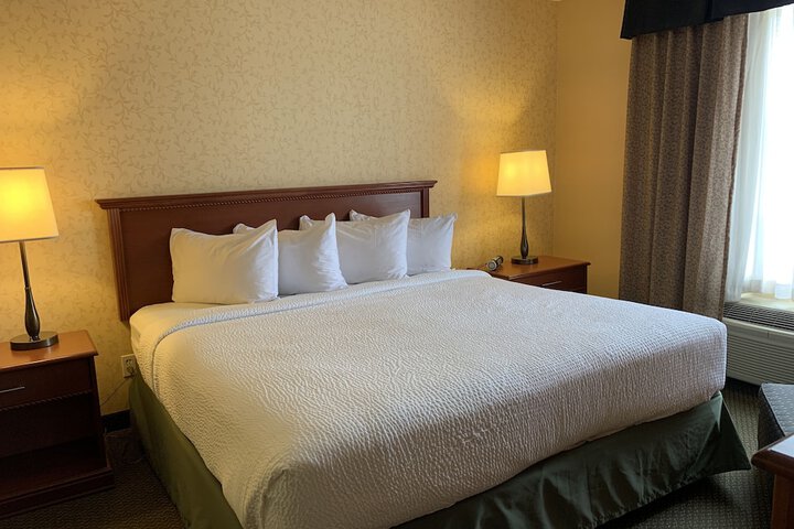 Merit Hotel & Suites