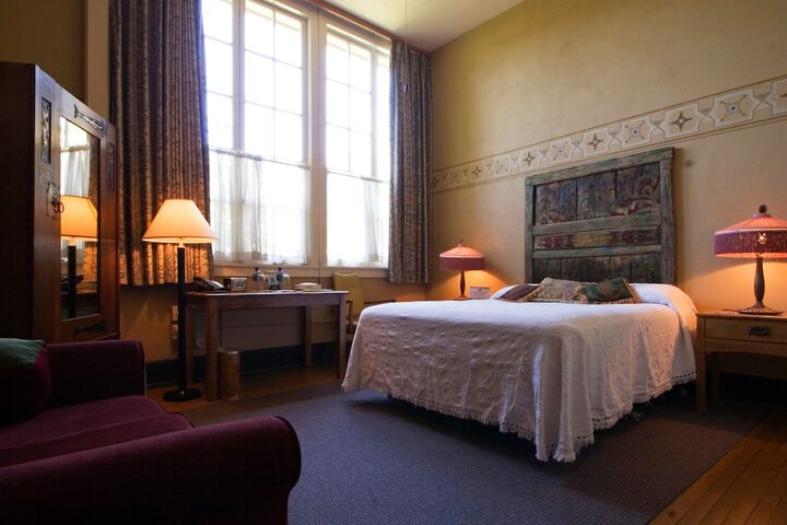 Room 33 of 74