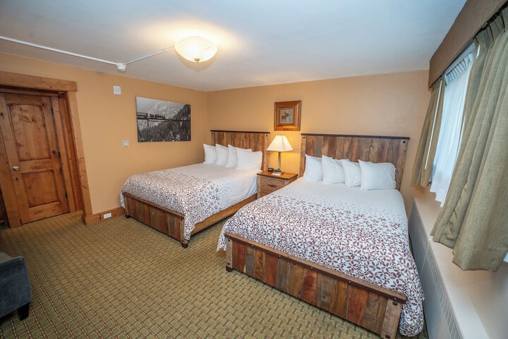 Silver Moon Inn
