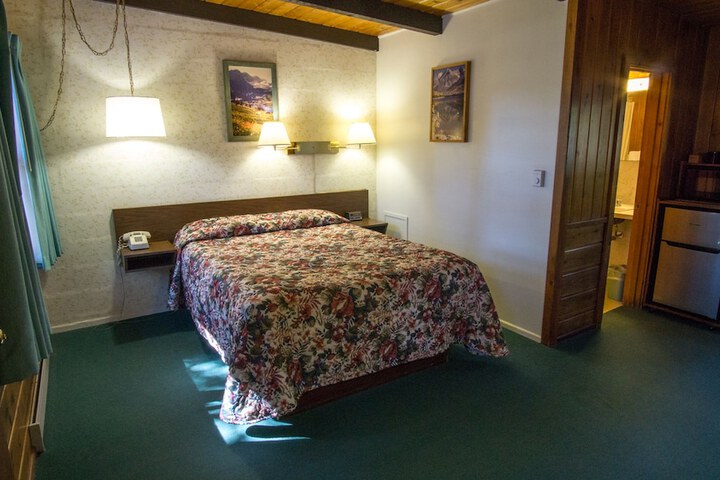 Room 8 of 14