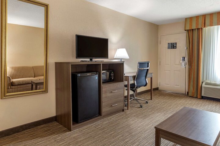 Room 35 of 68