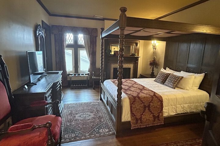 Room 13 of 19