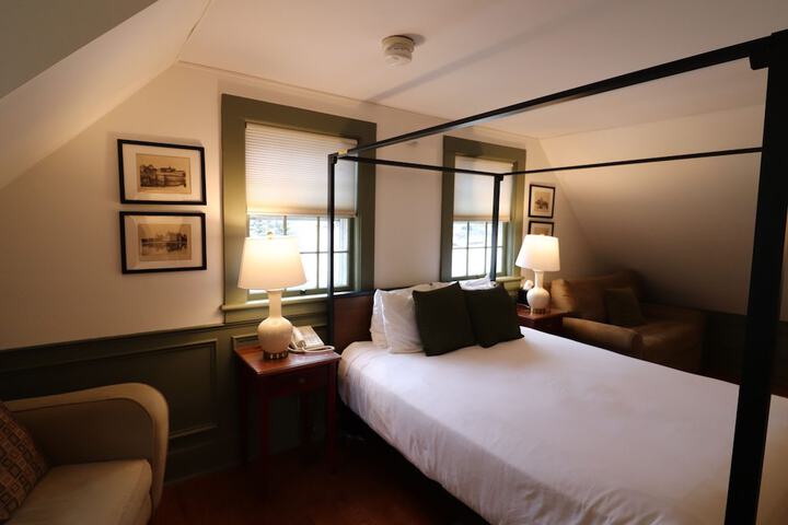 Room 95 of 144