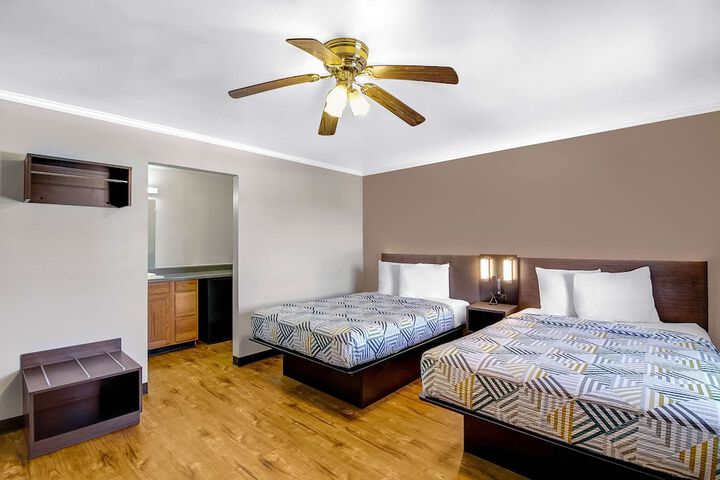 Room 17 of 36