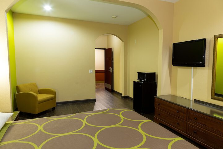 Room 32 of 36
