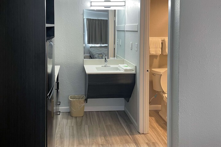 Room 11 of 15
