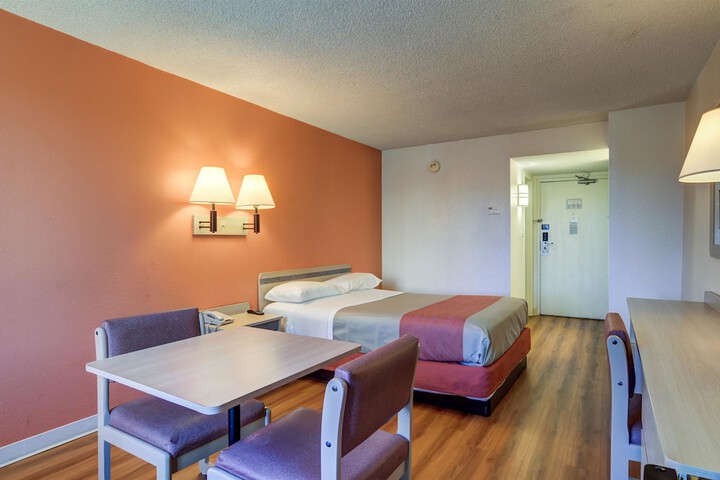Room 18 of 33